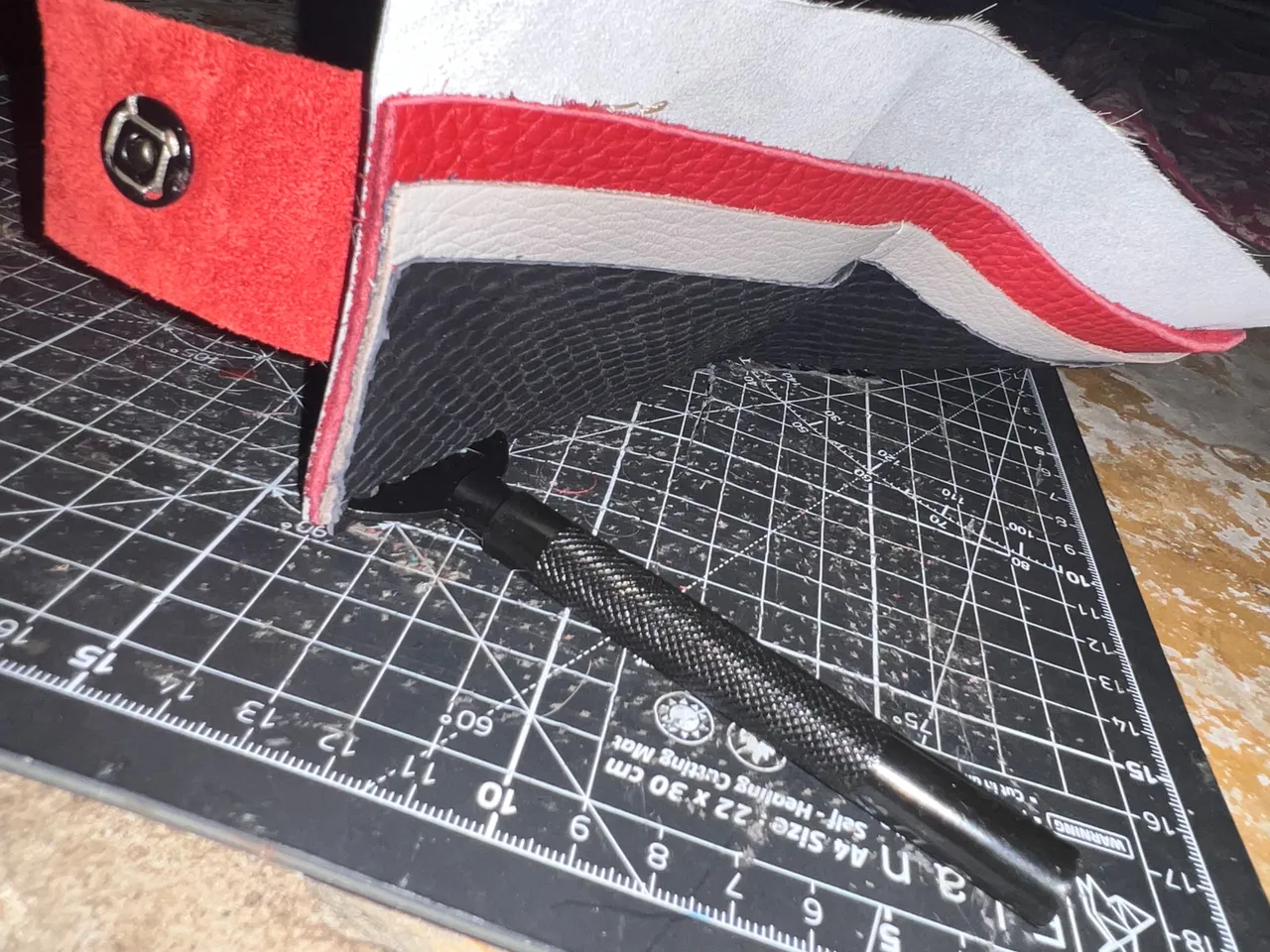 Making the holes of the edge of the Hive Wallet in order to have all the pieces togeher