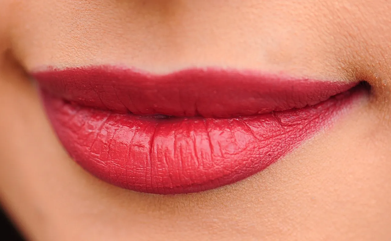 lips-1690875_1280.jpg