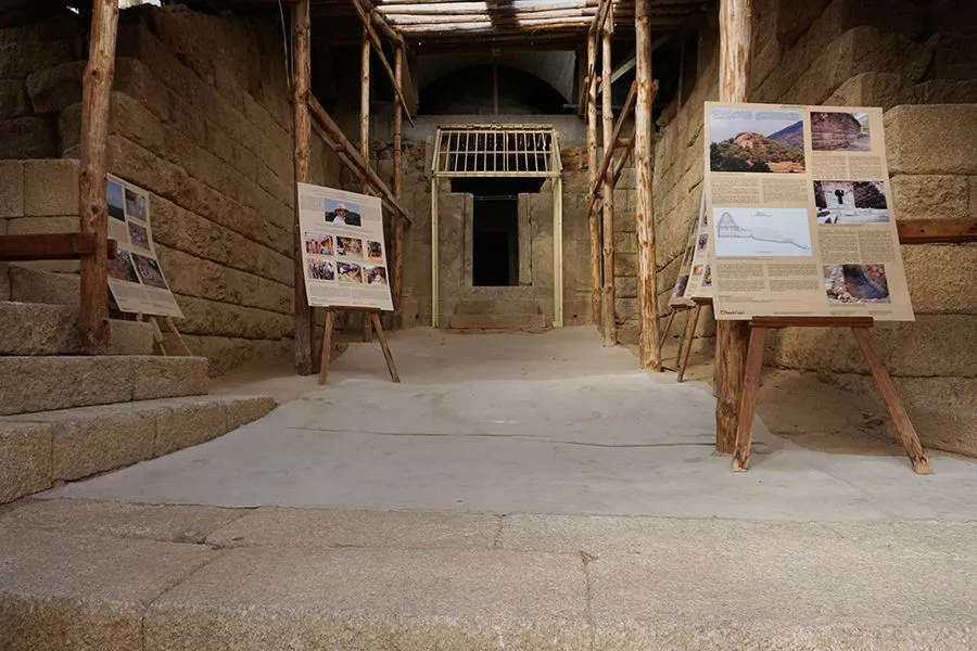 Thracian_Mound_001_s.jpg