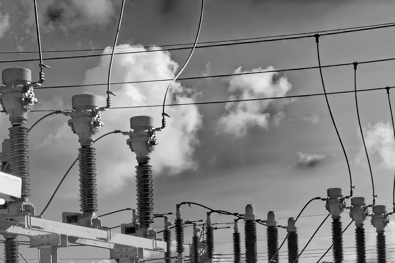 high-voltage-8310940_1280.jpg