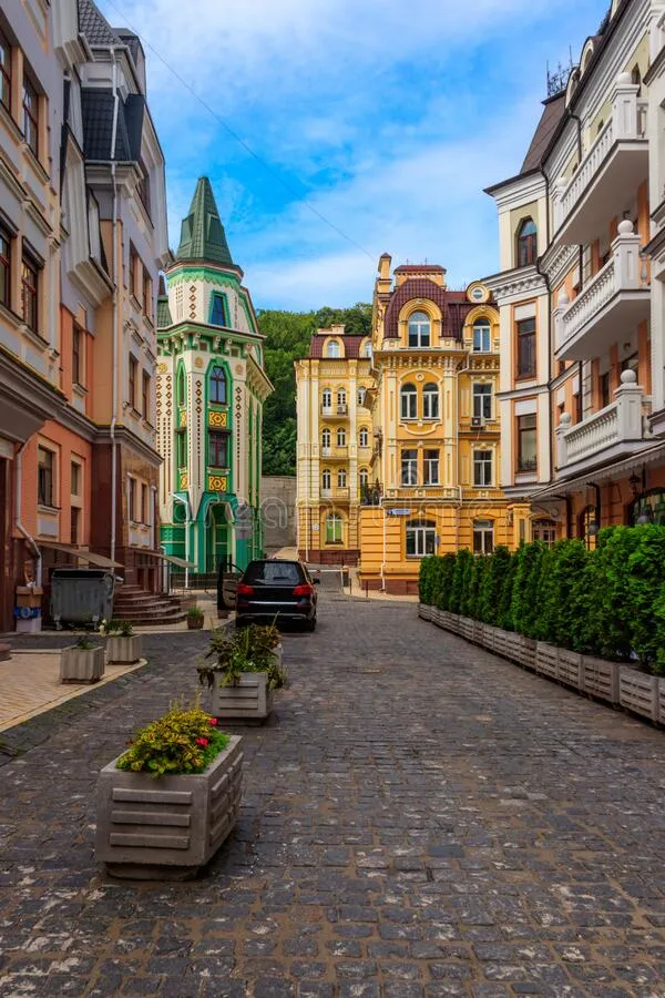 colorfulhousesvozdvizhenkaelitedistrictkievukraine177719292.jpg
