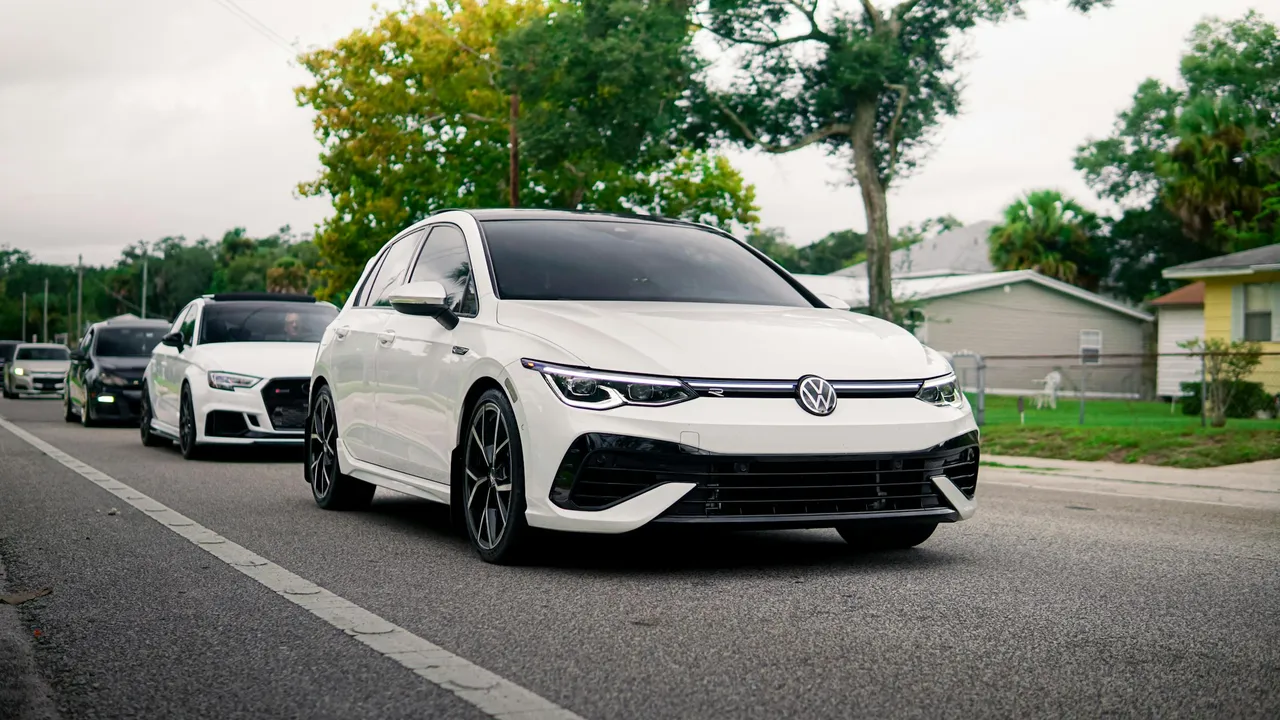 free-photo-of-line-of-cars-on-road.jpeg