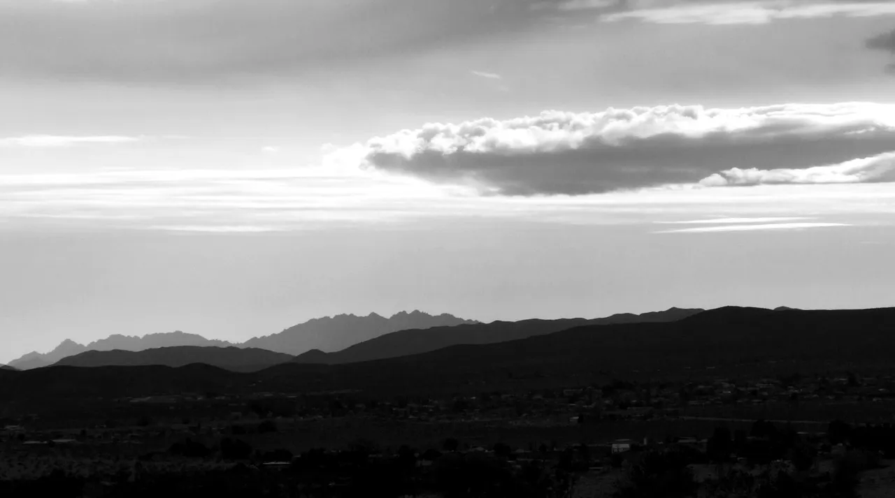 RD0179-BW-DesertSky.jpg