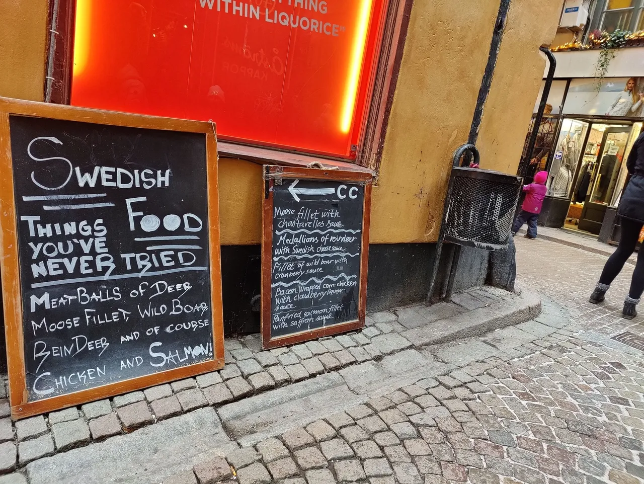 Location: Stortorget Julmarknad | Photo: Shahzad Ansari | Oneplus 9 Pro Smartphone Camera