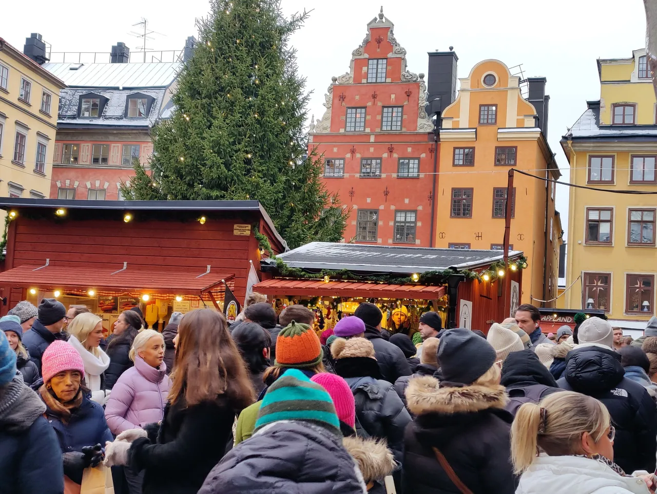 Location: Stortorget Julmarknad | Photo: Shahzad Ansari | Oneplus 9 Pro Smartphone Camera