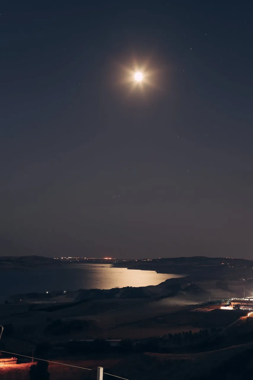 free-photo-of-moon-over-river.jpeg