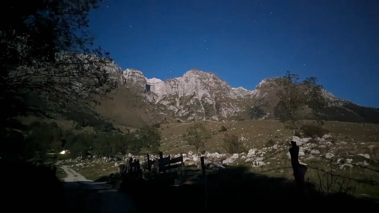 PXL_20230929_025636066.NIGHT.jpg