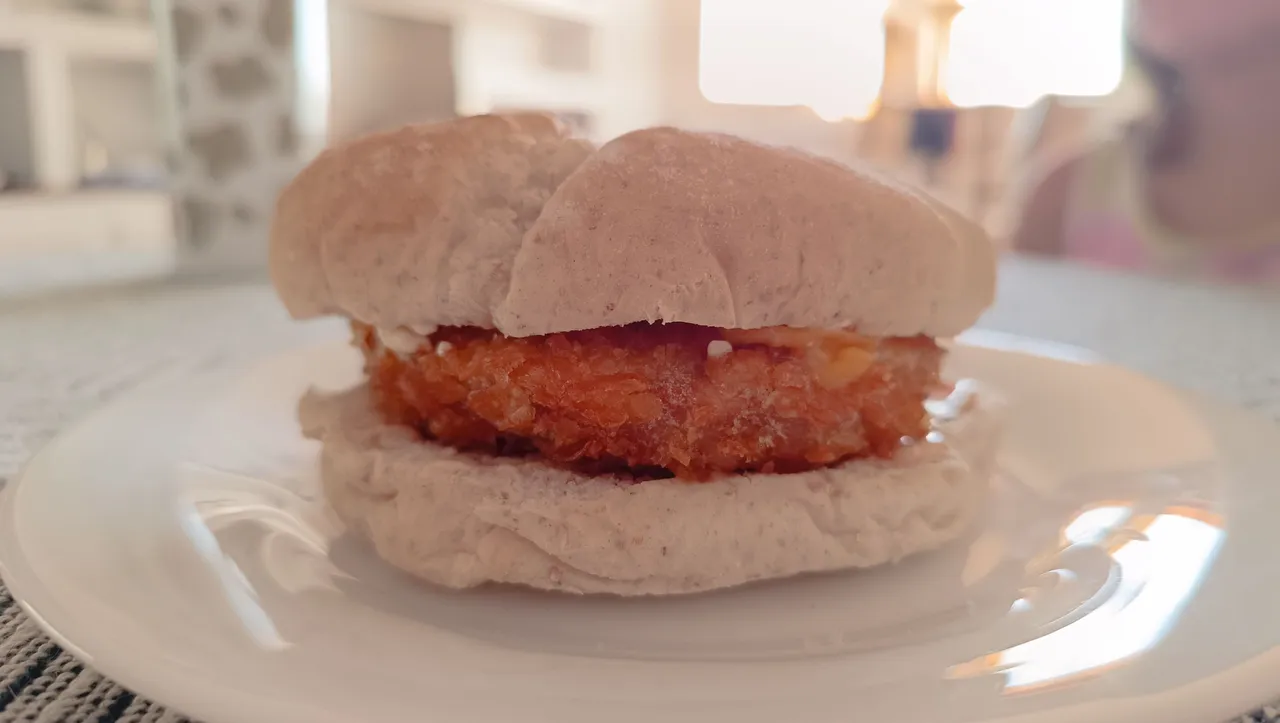 Crunchy chicken burger from the air fryer with cheddar cheese (2).jpg