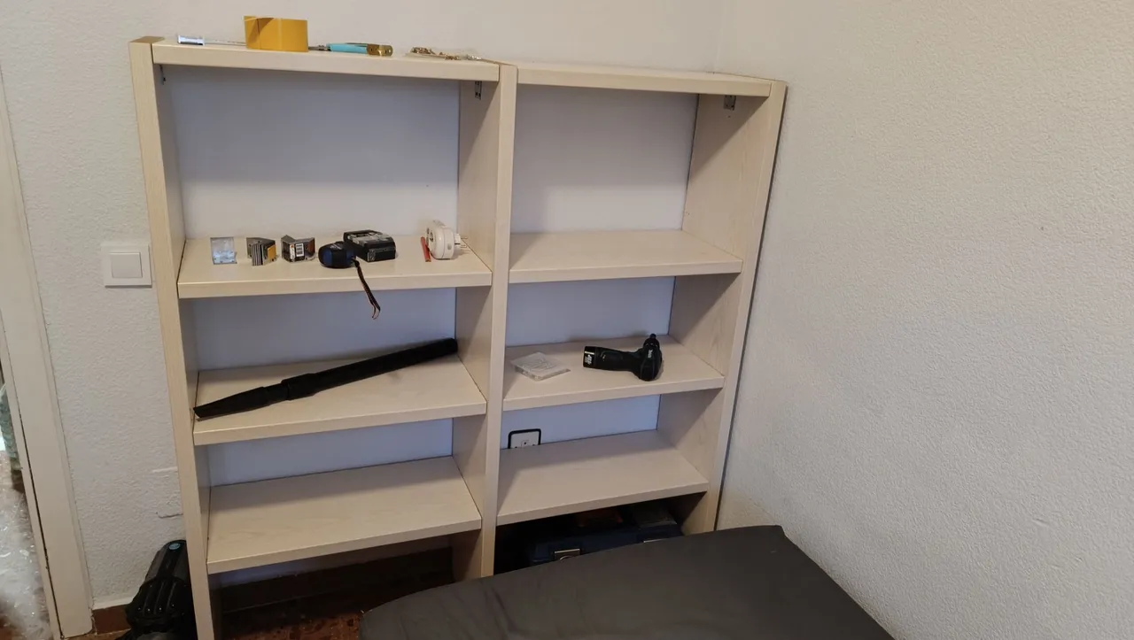 Free shelving unit (1).jpg