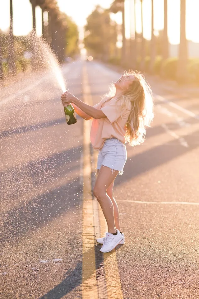 elijah-hiett-qtDHRLh5GOE-unsplash woman 10000.jpg