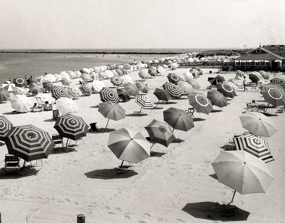 Cliffside_Beach_Umbrellas,_1950s._(3304317726).jpg