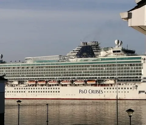 PO cruise ship Azura.jpg