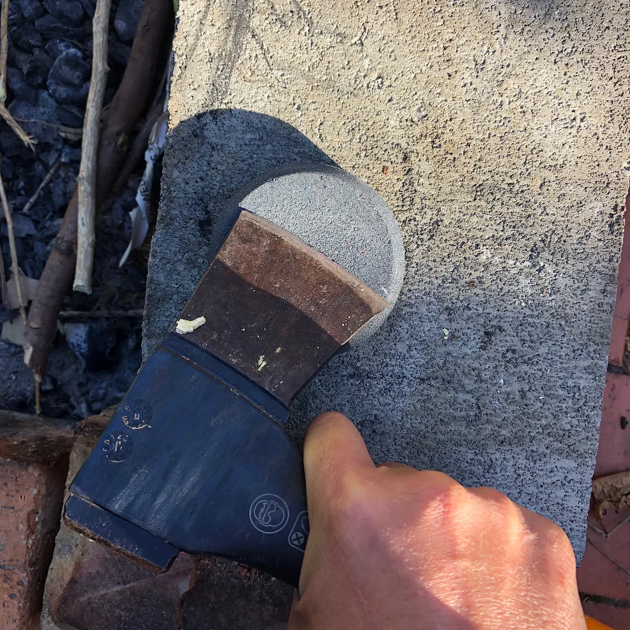 Pocket sharpening stone