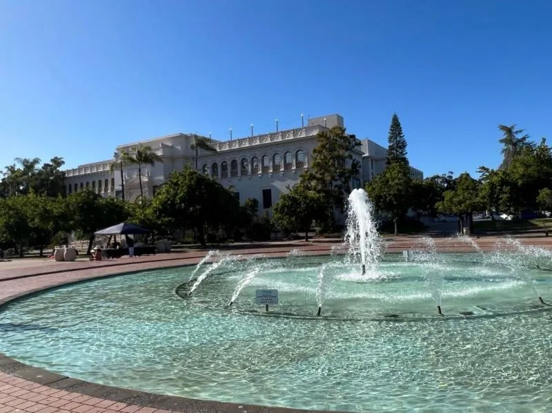 " " \"fountain.jpg\"""