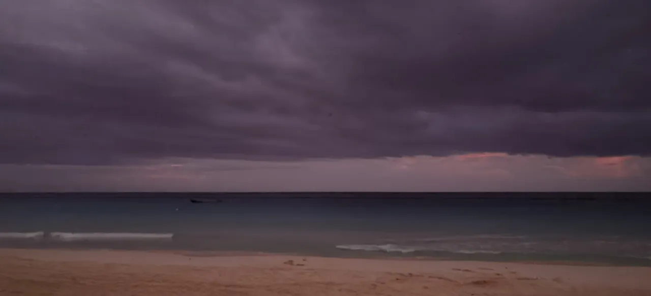 The clouds came out again around sunset. Which makes for stunning photos if you ask me.