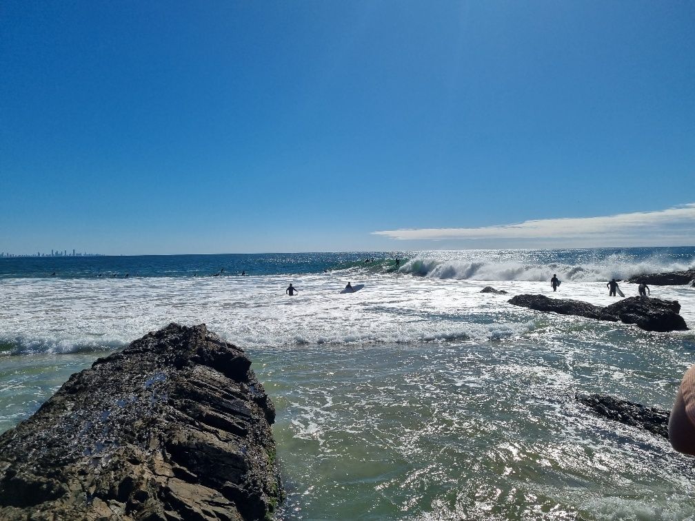 I have never surfed here as it looks a bit too technical for my experience level with all the rocks and large number of surfers. I just stick to the smaller sandy beach breaks around the corner,