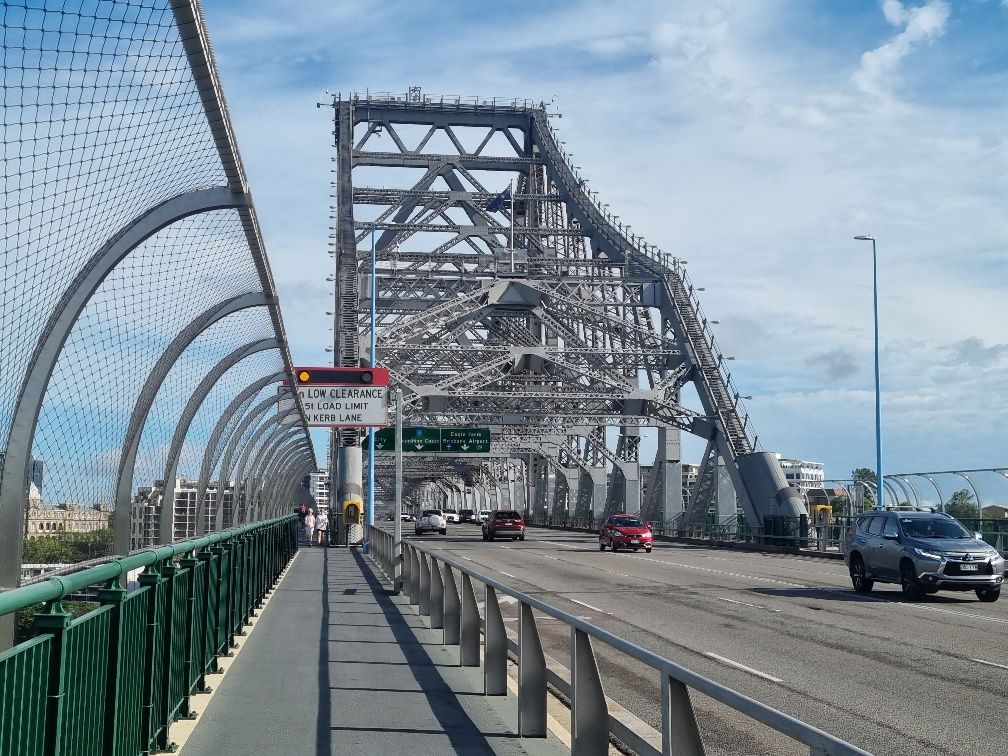 We had been seeing a lot of other people post workouts that went over a few a few bridges and along the river so that was the plan to see if we could find a loop around.