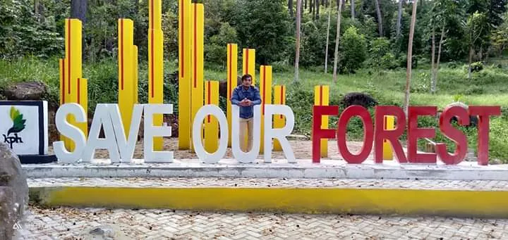 Caption: Seulawah Forest Monument, my photo of Seulawah Forest that is not liked by many people.  Gunung Seulawah, Aceh Besar, Indonesia.