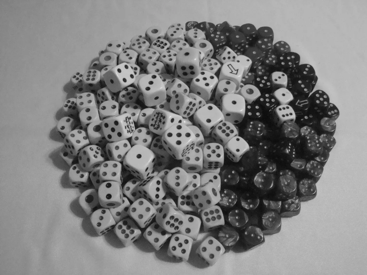 dicesbw.JPG