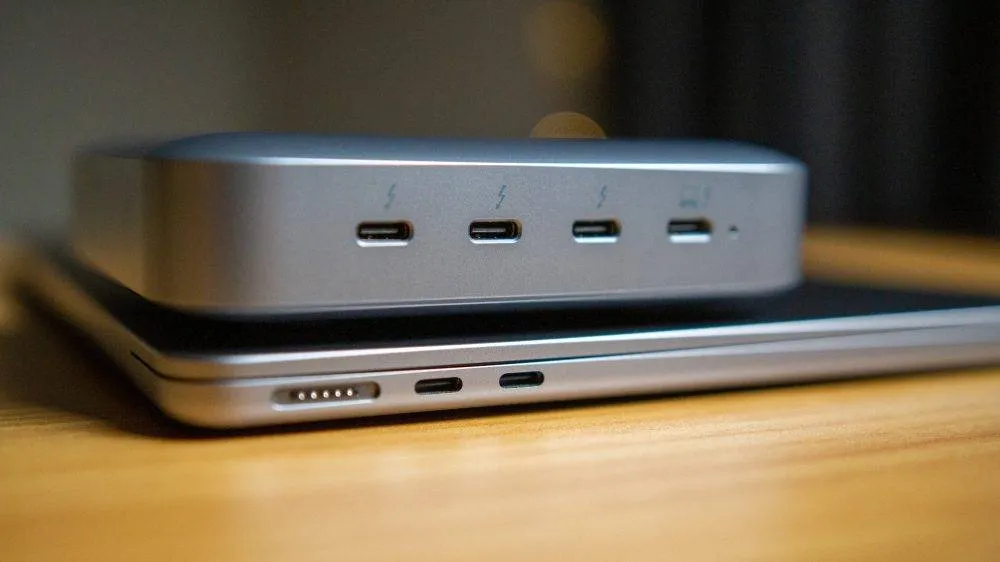 Thunderbolt-ports-Hyper-M2