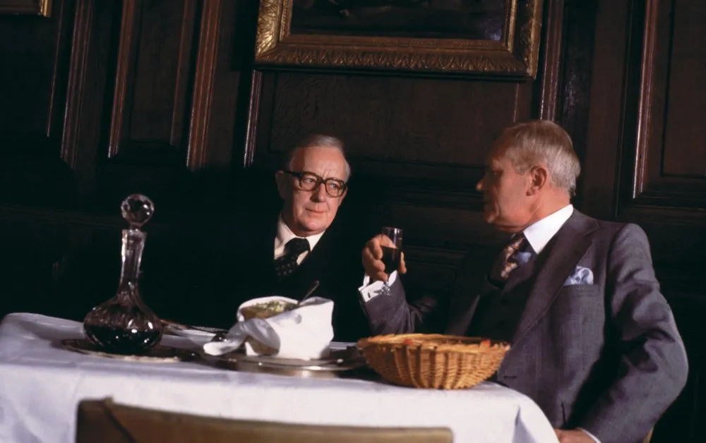 tinker-tailor-soldier-spy-1975-001-alec-guinness-at-teak-panelled-table-meeting-00o-2kg-ORIGINAL.jpg