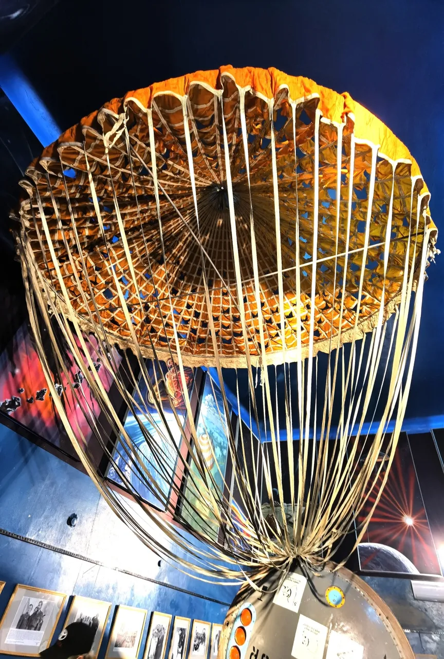 The big parachute)))