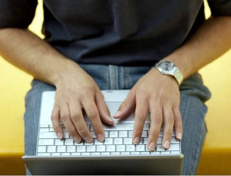 SCROTUM DAMAGE THE EFFECT OF CARRYING YOUR LAPTOP ON YOUR LAP