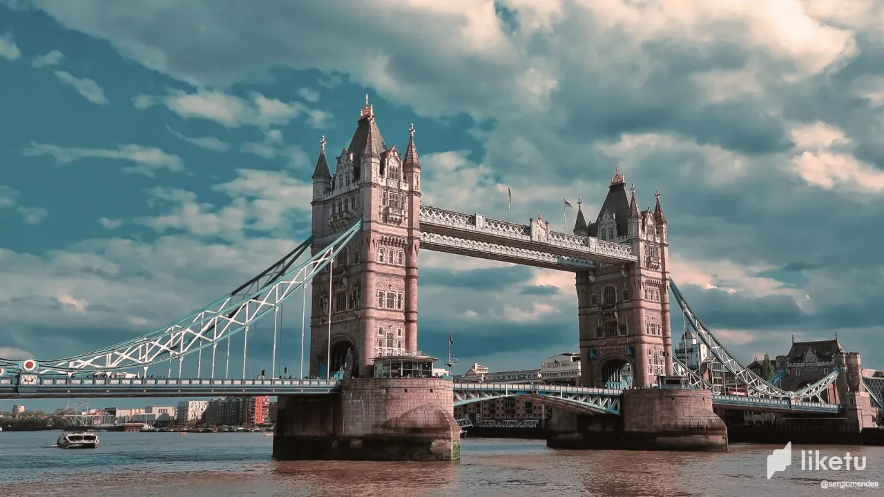 cllb9oqz700d56jsze7z210uk_Name_the_bridge.webp