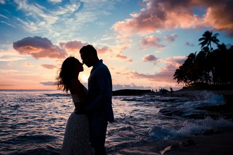 sunset+silhouette+portrait+of+couples+surprise+proposal.jpg