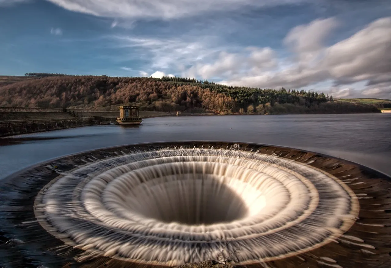 ladybower_plughole.jpg