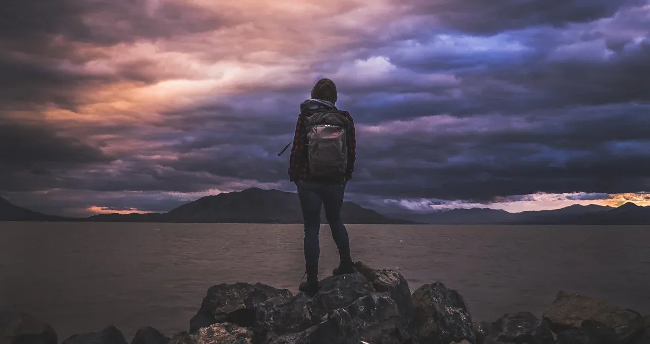 hiker-1149898_1280.webp
