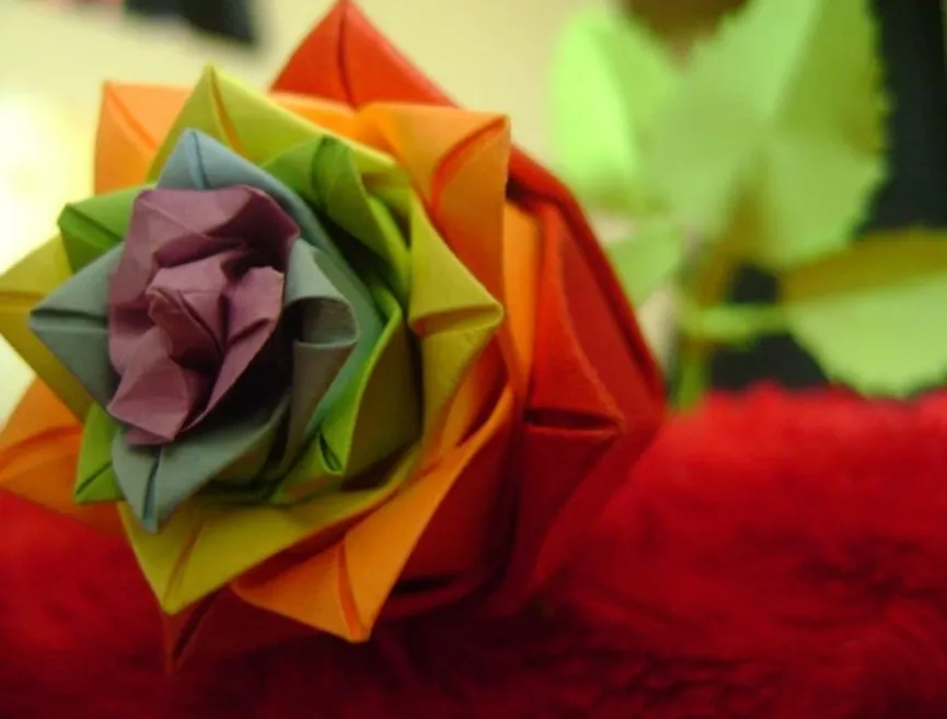 origami_rainow_rose.jpg