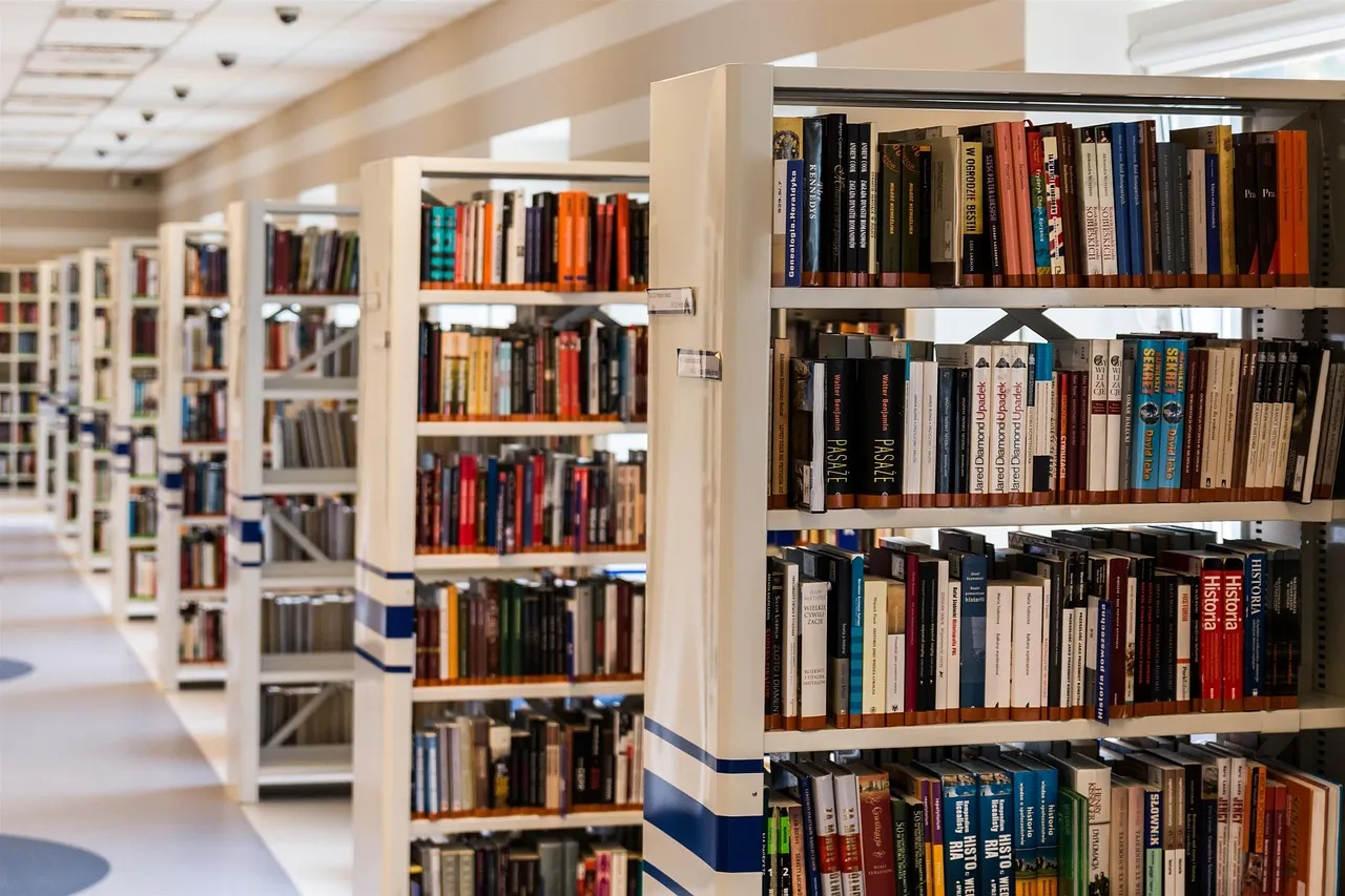 library-488690_1280.jpg