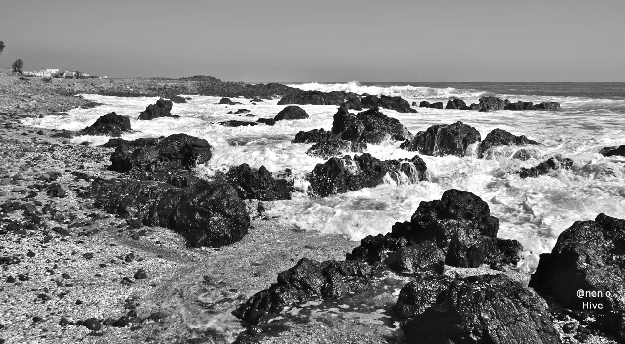 rocks-at-sea-008-bw.jpg