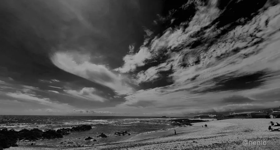 clouds-beach-001-bw.jpg