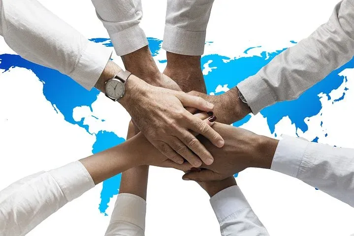 hands-3331216__480.webp