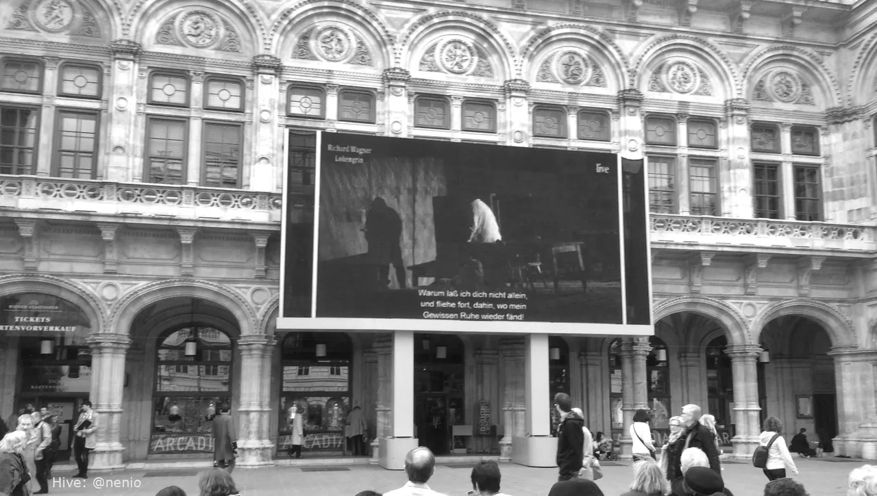 opera-vienna-002-bw.JPG