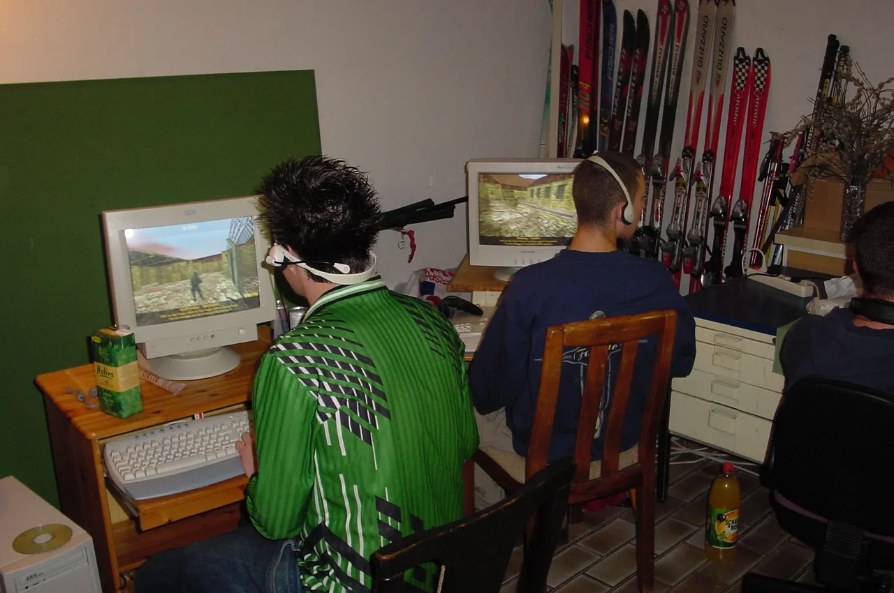 LAN Party 2001.JPG