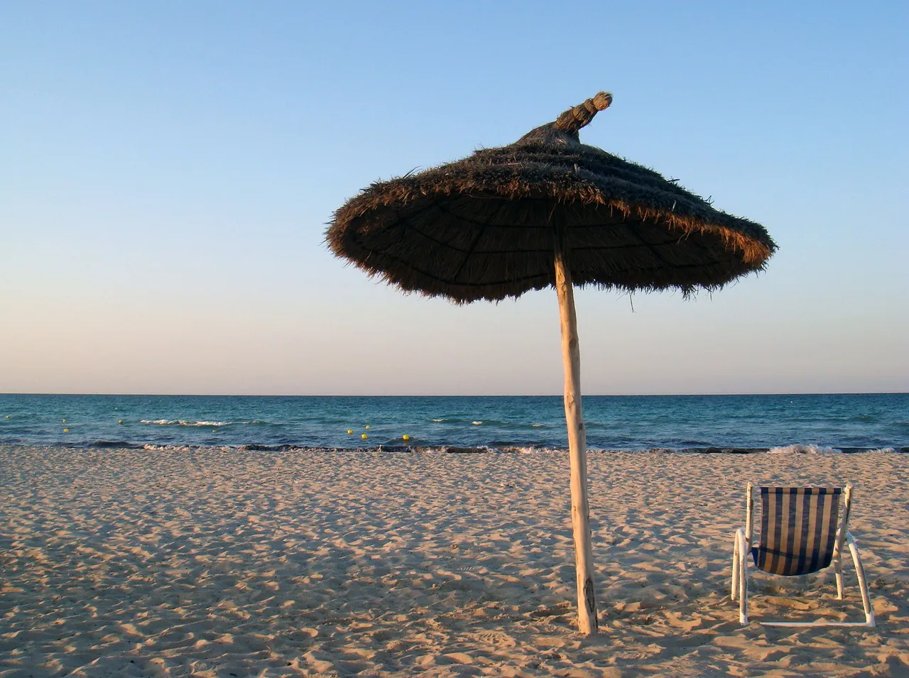 beach-2381776_1280.jpg