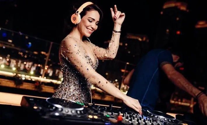 Female-Dj-in-Delhi.jpg