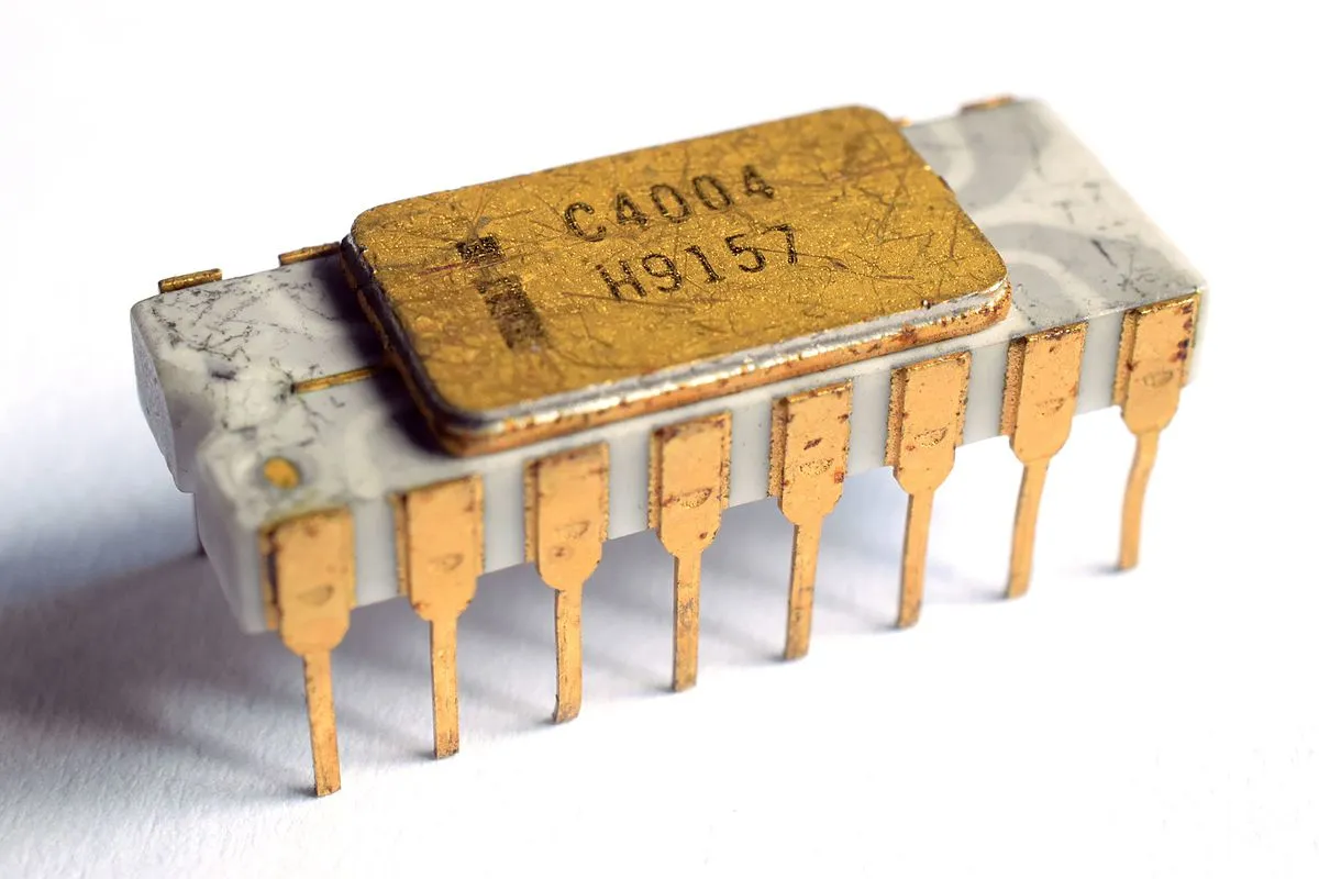 1200px-Intel_C4004.jpg