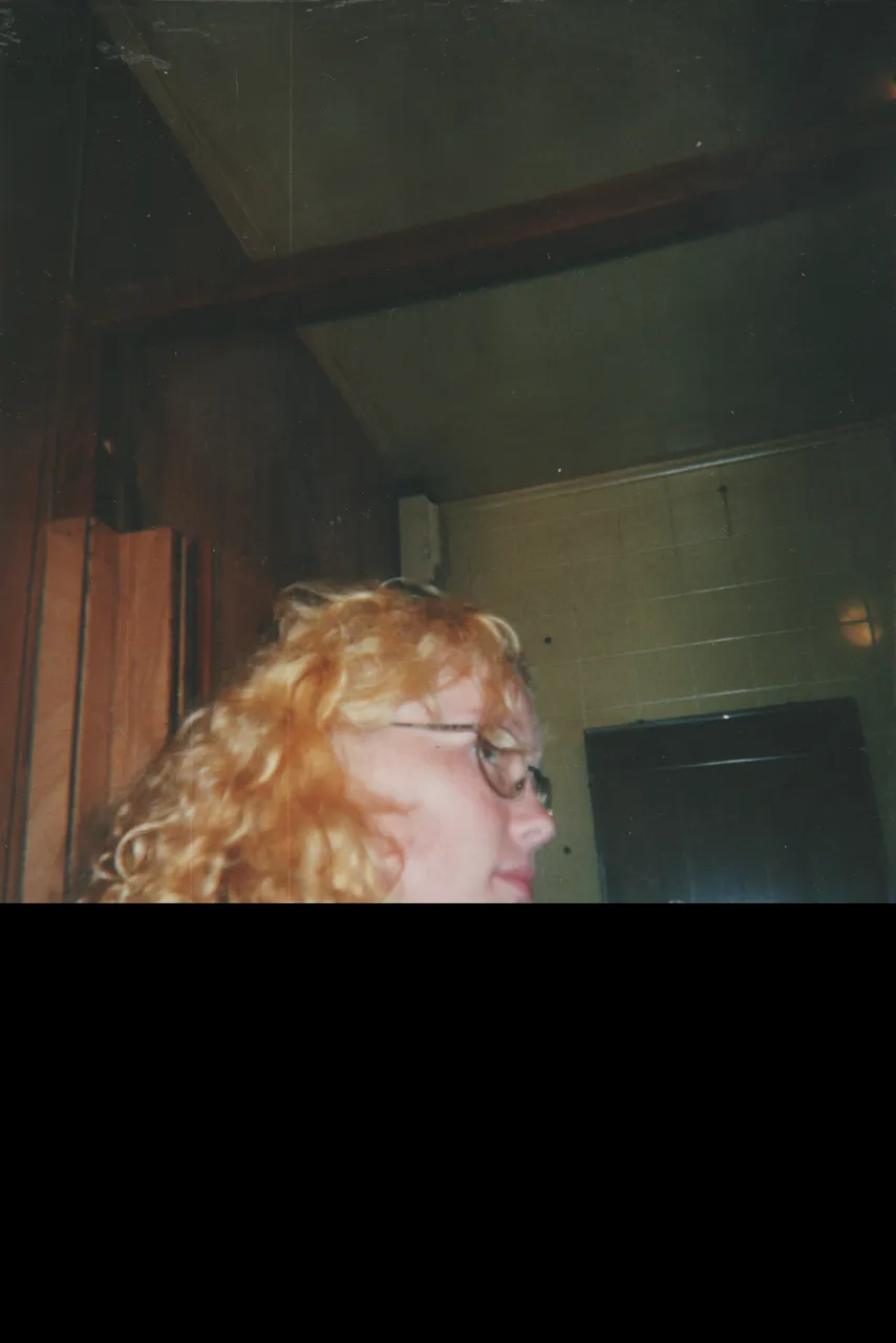 2000-07-24 apx - Reunion - Katie, curly blond hair 01.png