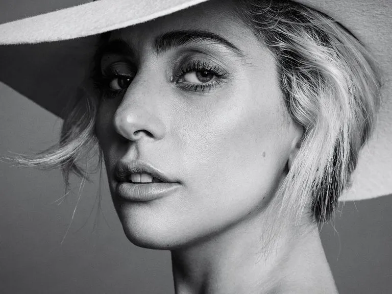 Lady Gaga sd-aspect-1478793201-hbz-lady-gaga-dec-jan-2017-00-index2.jpg