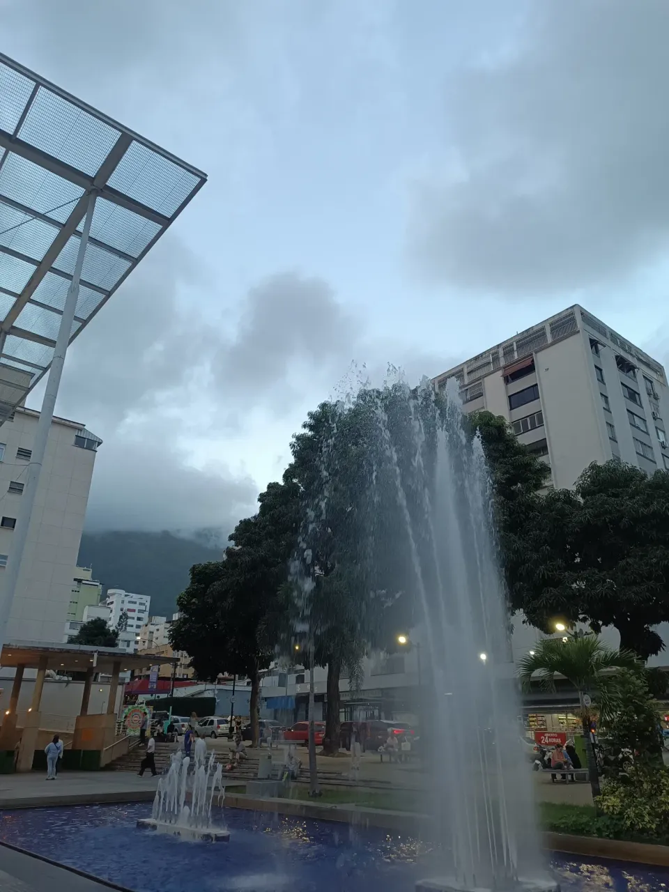 ehzxEpHAUM7kyjLq_1000311364.webp