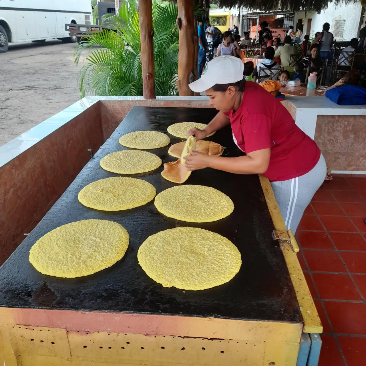 8diYKG33dE3fddDs_1000320143.webp