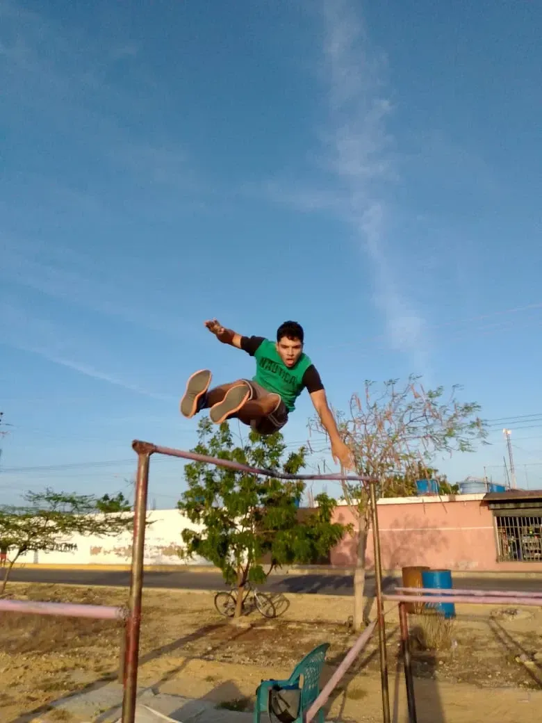 IUIIZrQKSMerAXGo_1000128868.webp