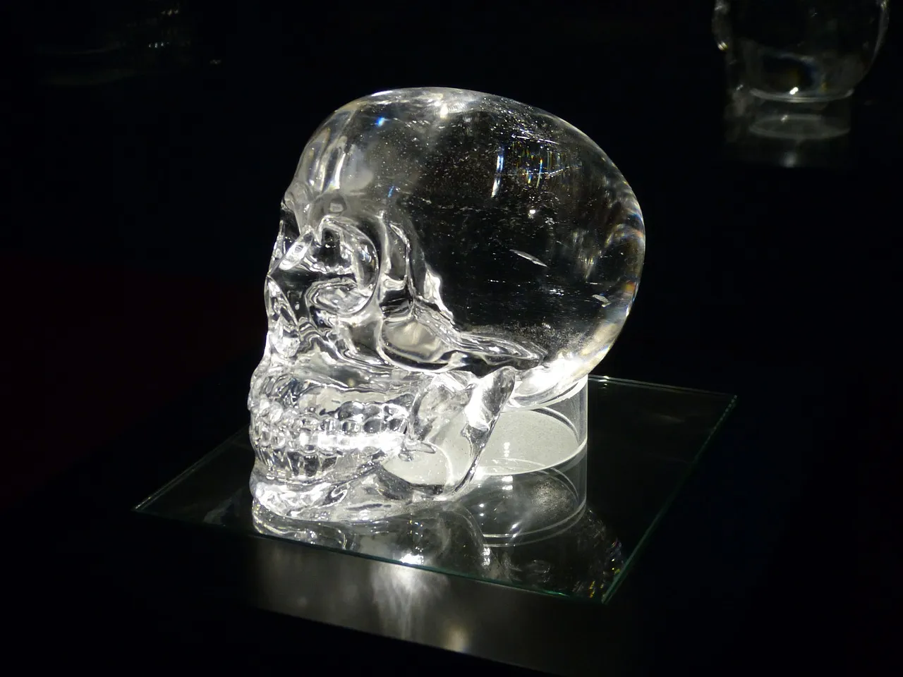 crystal-skull-917281_1280.jpg
