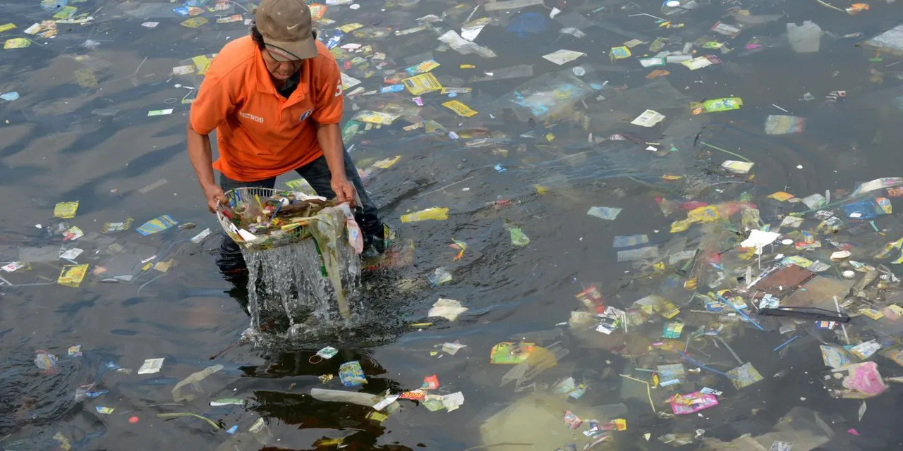 0320plasticoceanpollution.jpg