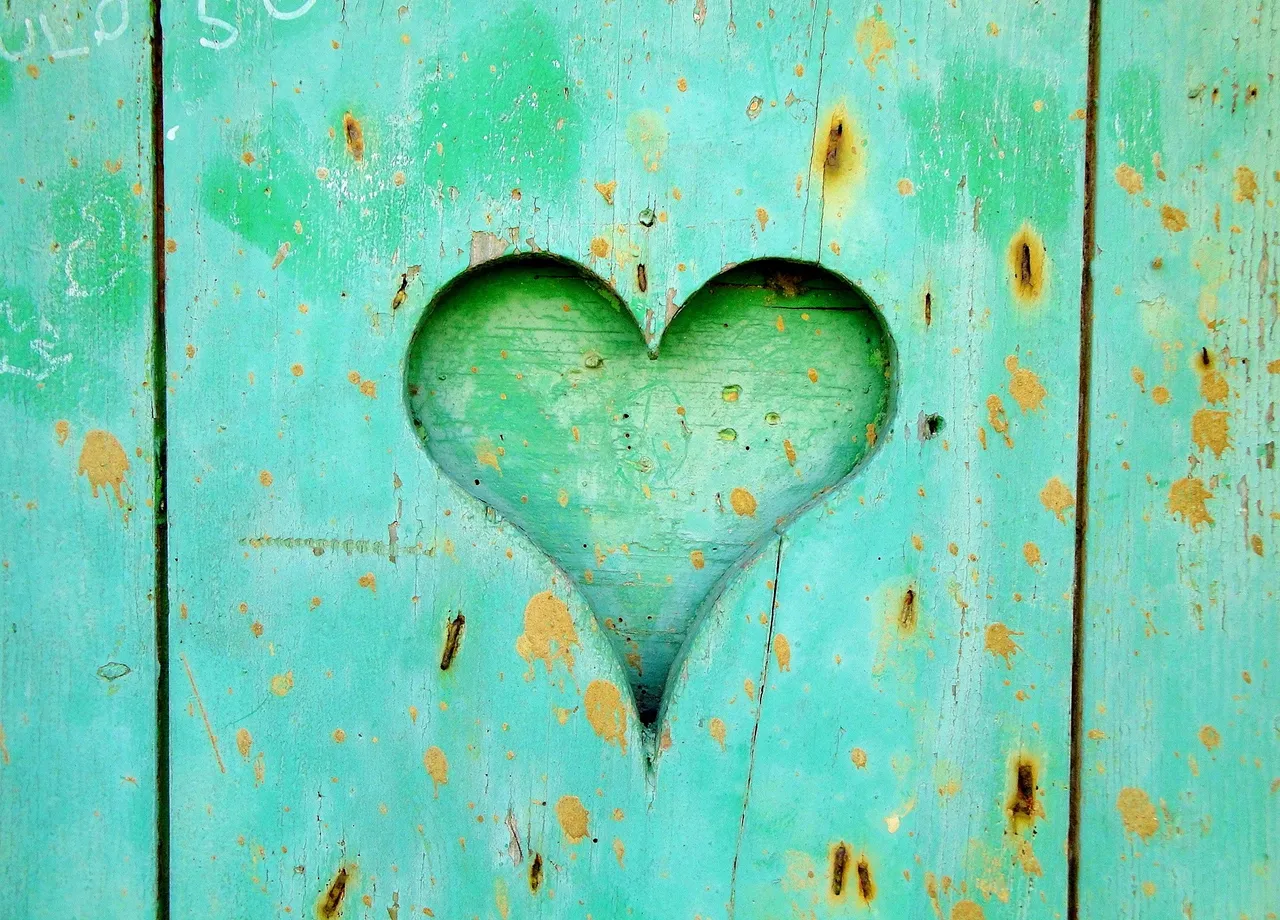art-close-up-heart-161711.jpg