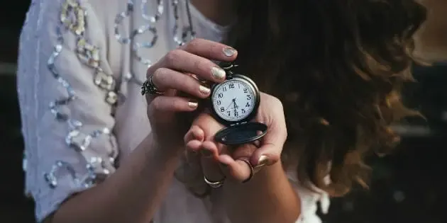 39841-girl-clock-time630.webp
